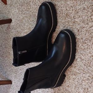 Franco Sarto Freda ankle booties